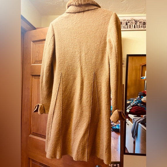 100 percent wool coat brown tan color with faux fur collar. Size M - Picture 2 of 3